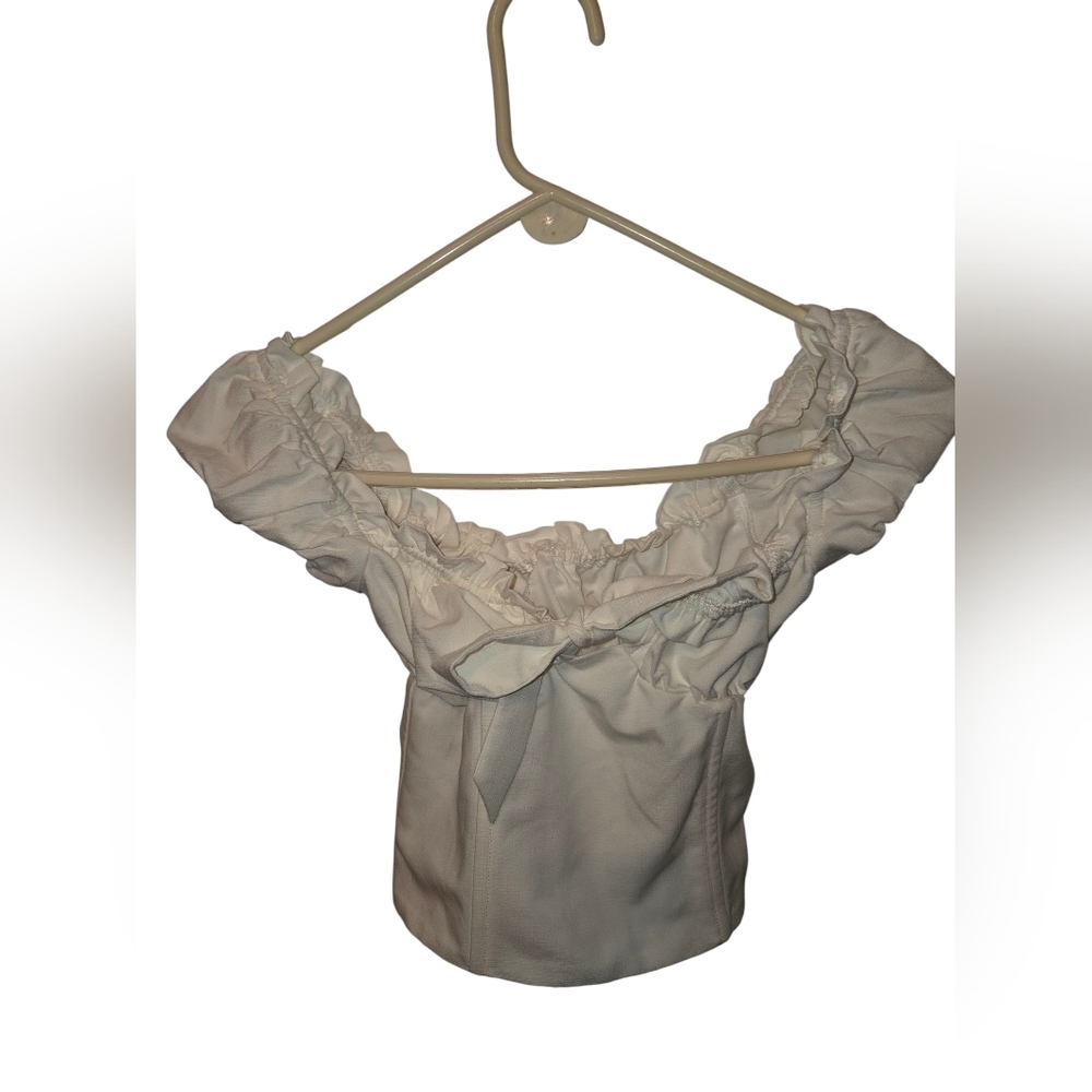 I AM GIA Naomi Top White SiZE XS?